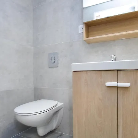 1 Bedroom Lovely In *