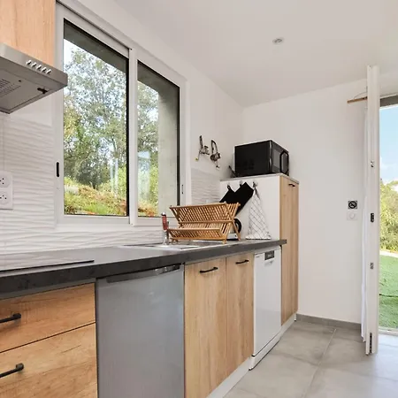 1 Bedroom Lovely In Apartment